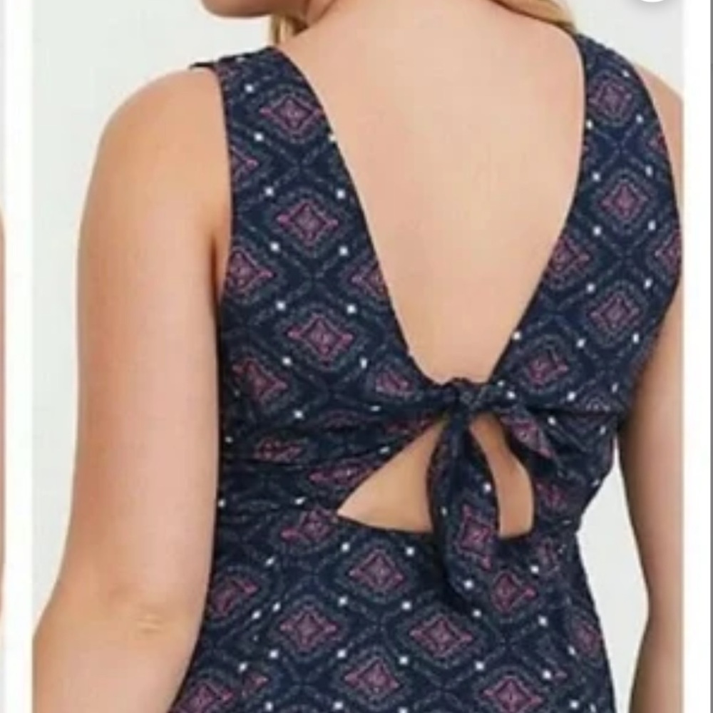 Torrid red medallion sleeveless challis skater dress Woman’s size 1 - Picture 9 of 16